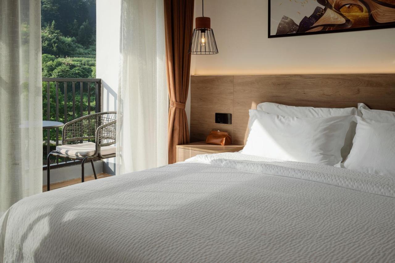 Whispering Mountains Boutique Hotel Zhangjiajie Extérieur photo