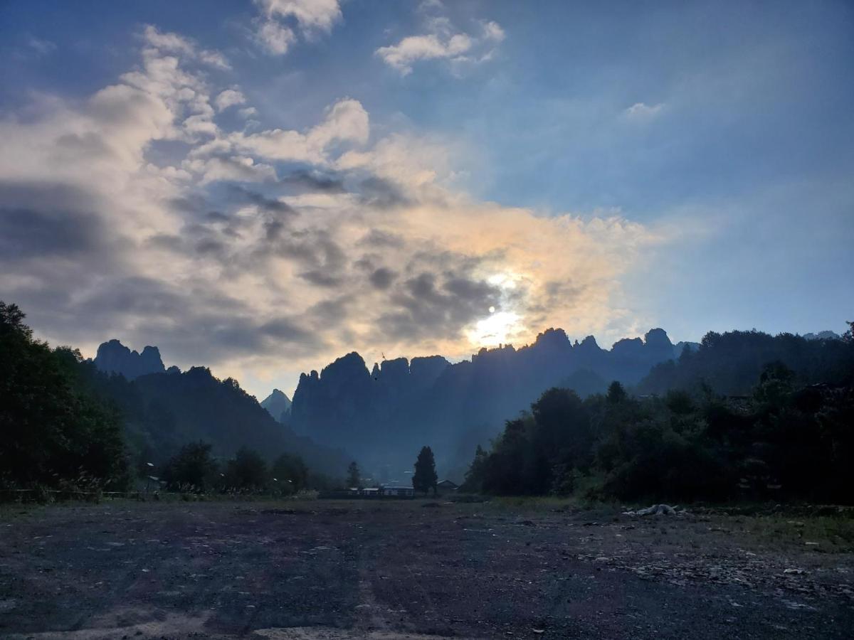 Whispering Mountains Boutique Hotel Zhangjiajie Extérieur photo